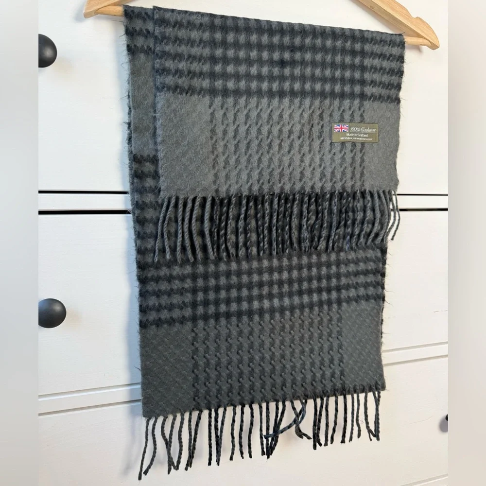 100% Cashmere Scarf Made in Scotland Gray Plaid Fringe